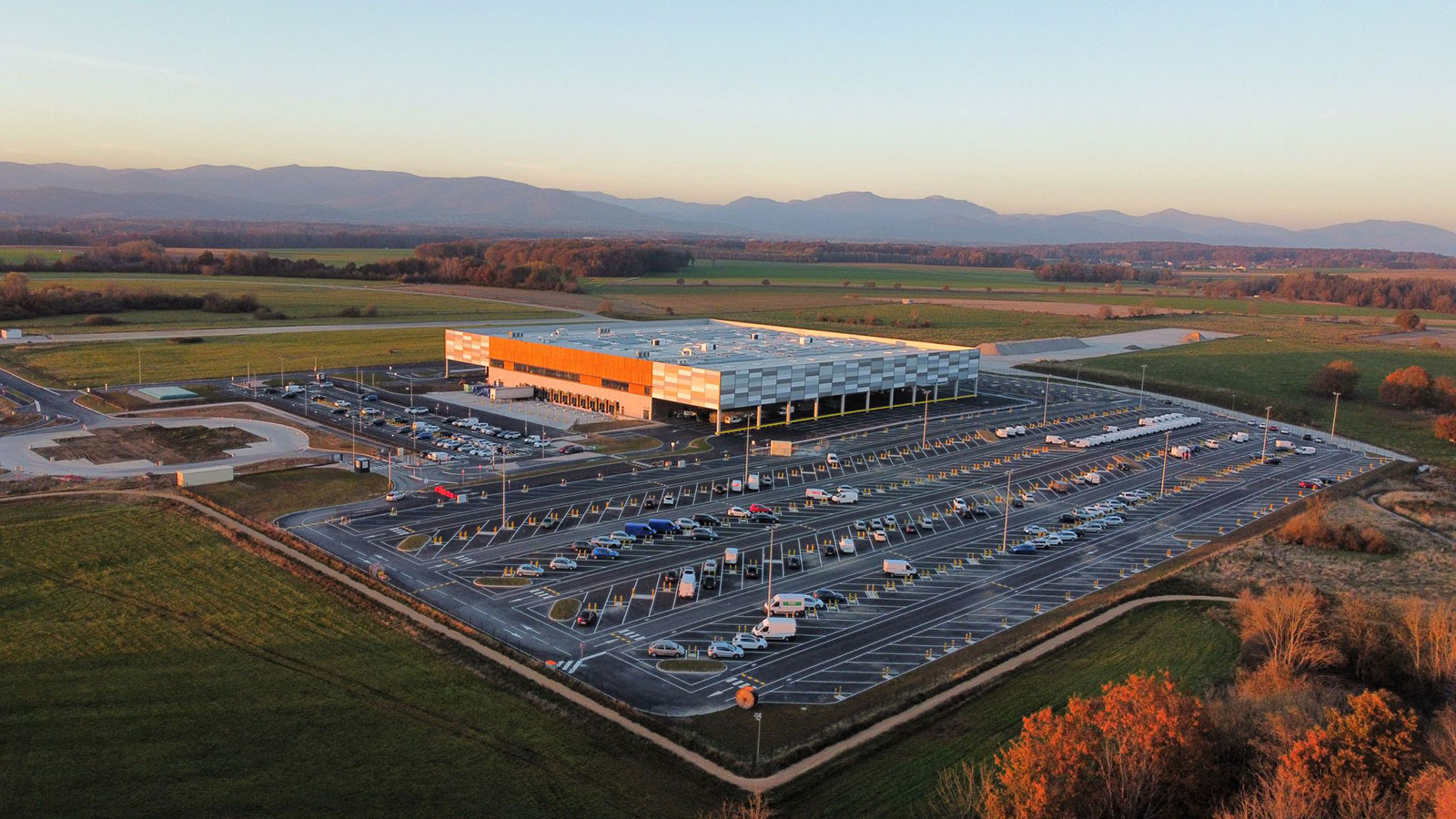 Entrepôt Amazon Bretagne: Plateforme Logistique Amazon Bretagne – AJRATW